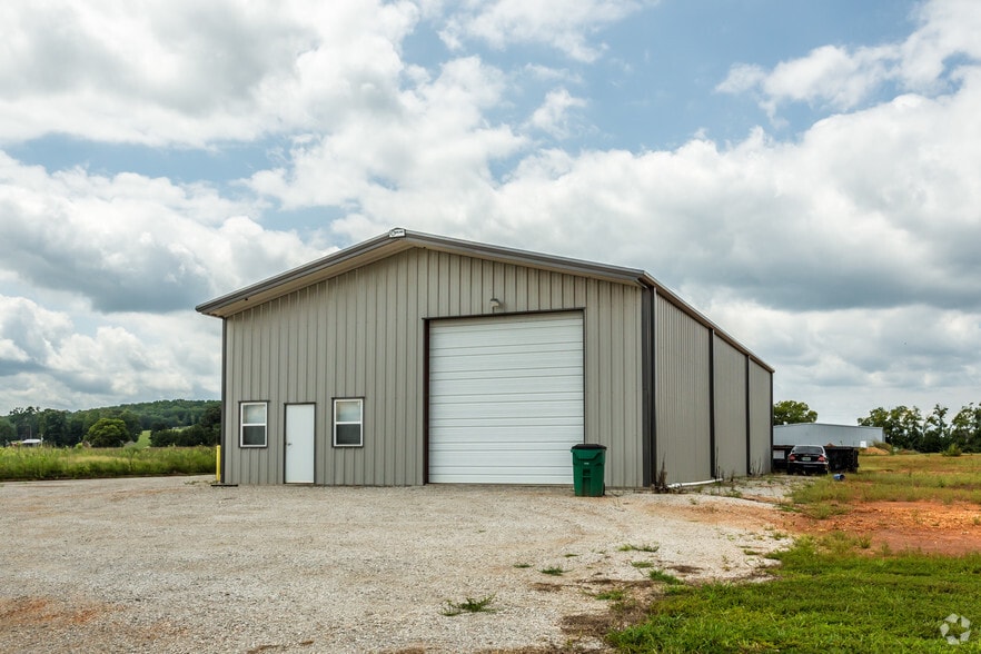 165 Mitch Ave, Tuscumbia, AL for lease - Building Photo - Image 2 of 3