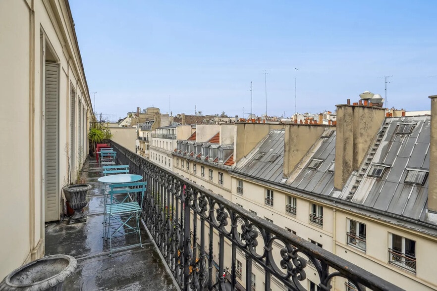 Office in Paris for lease - Building Photo - Image 2 of 12