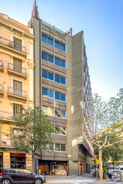 Office in Barcelona, Barcelona for sale - Building Photo - Image 2 of 2