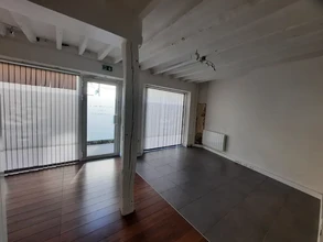 Retail in Ville-d'Avray for lease Interior Photo- Image 2 of 4