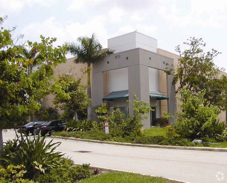 15951 SW 41st Rd, Davie, FL for lease - Building Photo - Image 3 of 11