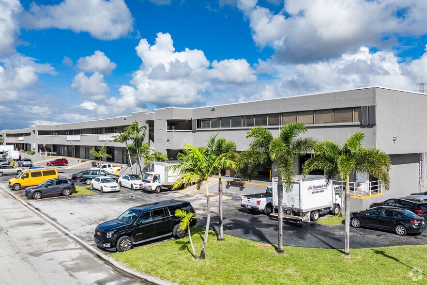 7901-8195 NW 67th St, Miami, FL for lease - Primary Photo - Image 1 of 28