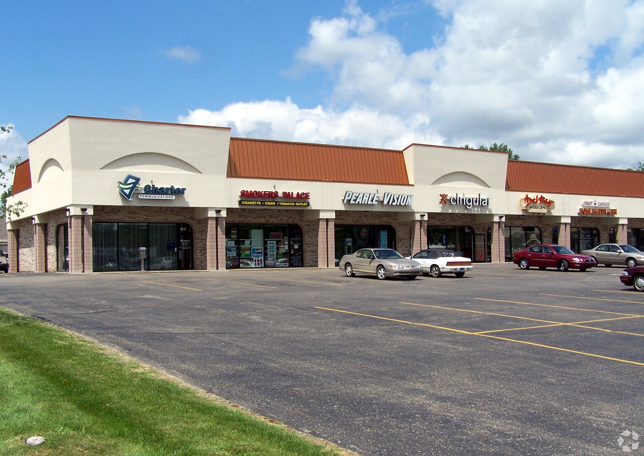 14211455 N Leroy St, Fenton, MI 48430 Fenton Galleria Shopping