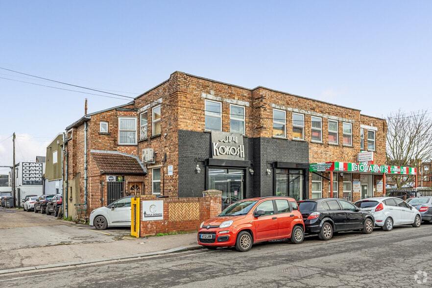 13 Queensway, Enfield for sale - Primary Photo - Image 1 of 1