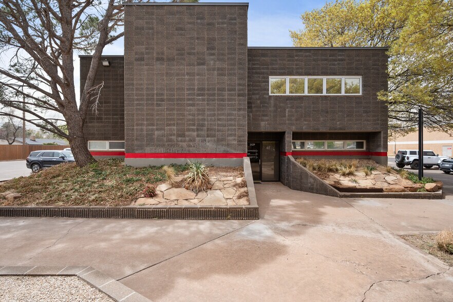 2529 74th St, Lubbock, TX for lease - Building Photo - Image 2 of 31