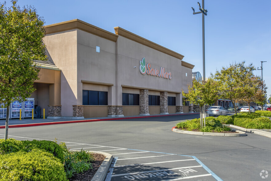 801 Oakdale Rd, Modesto, CA for lease - Primary Photo - Image 1 of 7