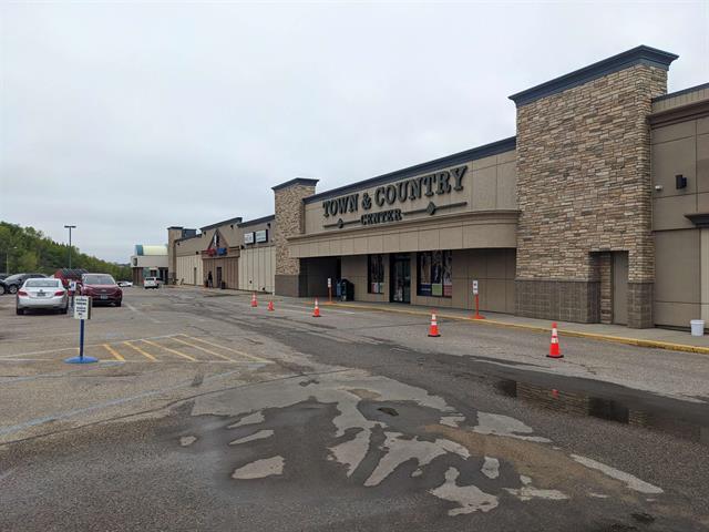 1015 S Broadway, Minot, ND for lease - Building Photo - Image 1 of 2