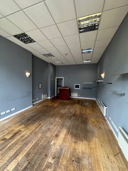 18 Main St, Milngavie for lease - Building Photo - Image 3 of 5