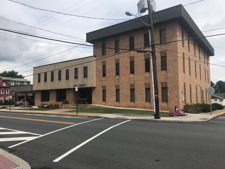 400 Main St, Red Hill, PA 18076