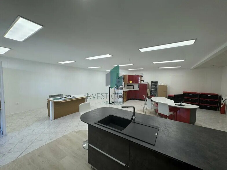 Retail in Conflans-Sainte-Honorine for lease - Building Photo - Image 3 of 17