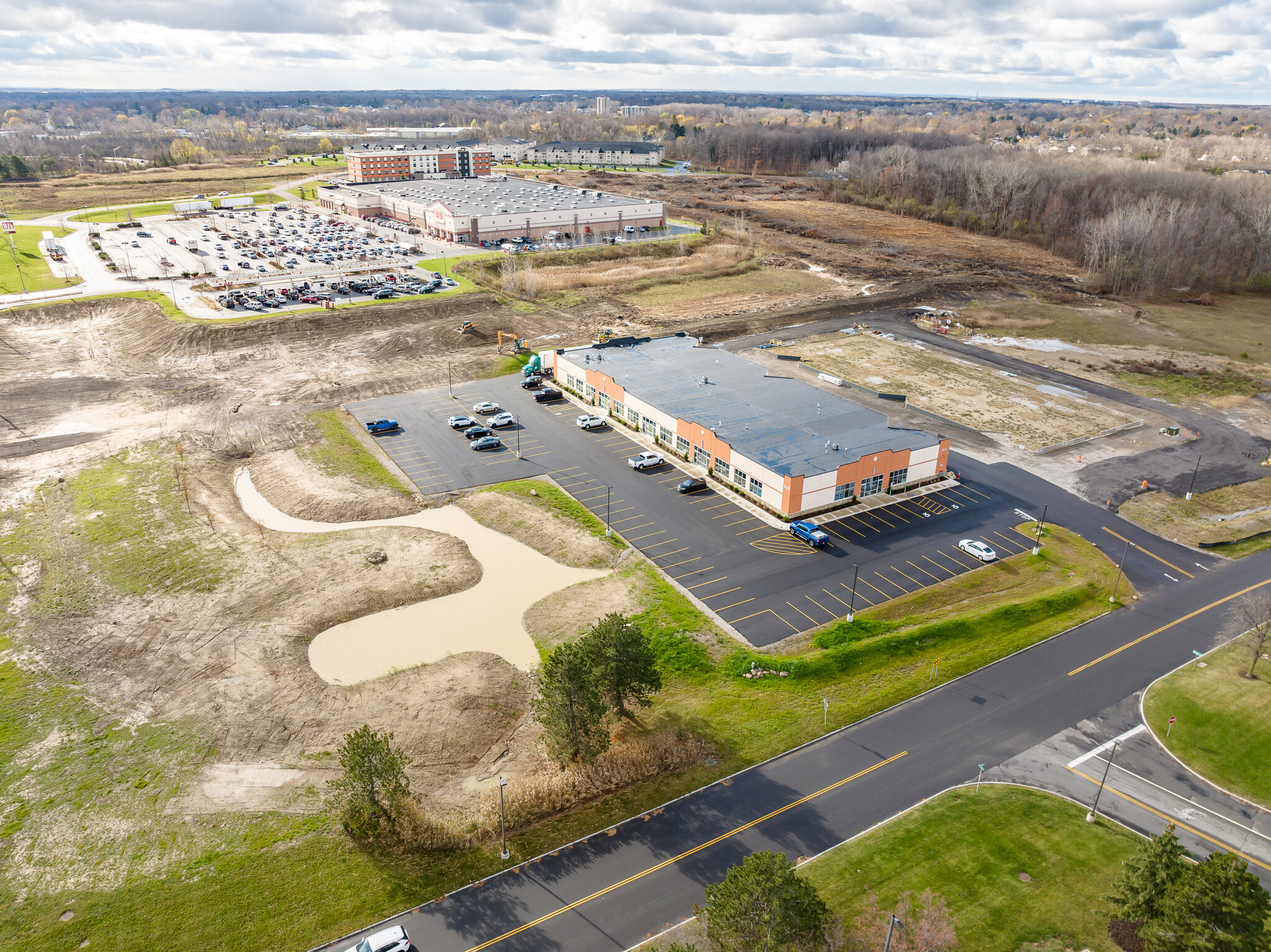 305-305 Pinewild Dr, Rochester, NY for lease Building Photo- Image 1 of 27