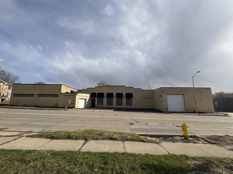 500 Auburn Rd, Pontiac, MI for lease - Building Photo - Image 1 of 8