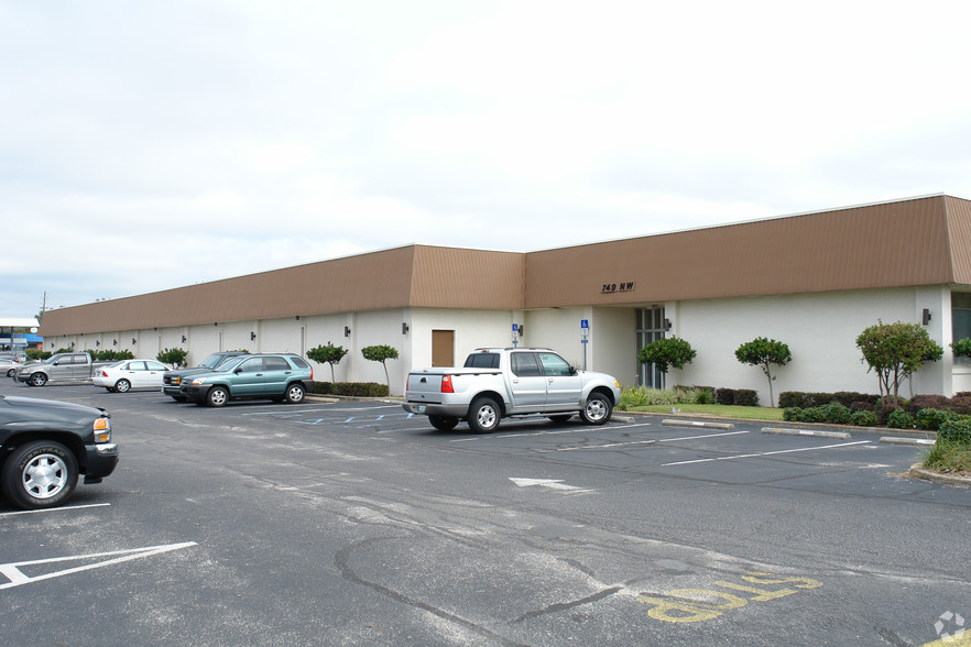 749 Beal Pky, Fort Walton Beach, FL for lease - Building Photo - Image 3 of 12