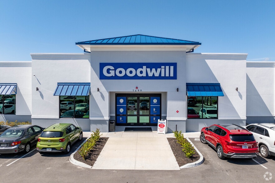 1499 SW Pine Island Rd, Cape Coral, FL for sale - Building Photo - Image 2 of 11