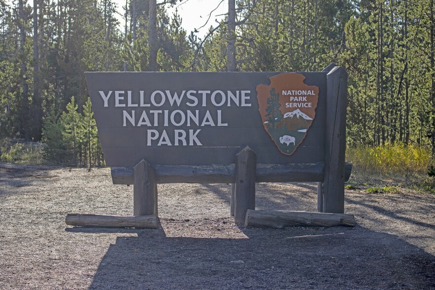 225 N Geyser St, West Yellowstone, MT for sale - Building Photo - Image 2 of 32