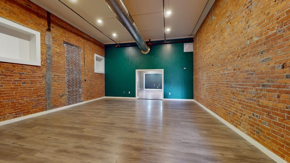 112 W 2nd St, Grand Island, NE for lease - Interior Photo - Image 2 of 18