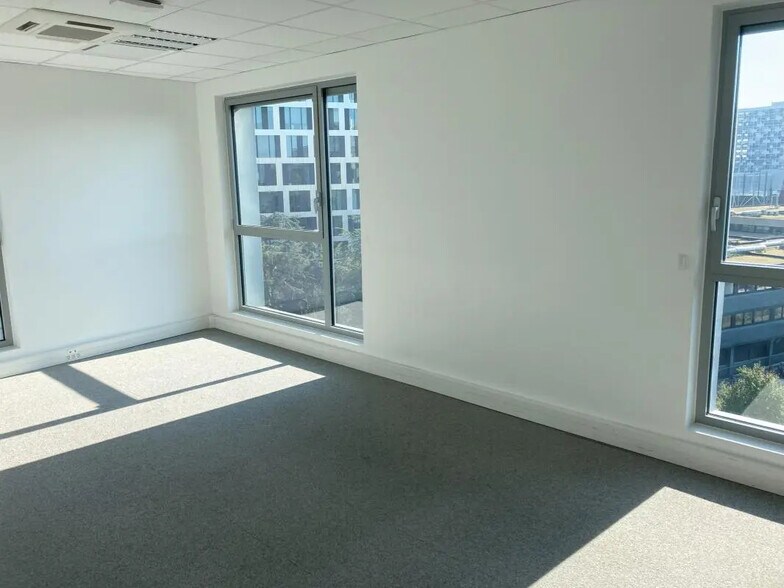 Office in Nantes for lease - Interior Photo - Image 3 of 11