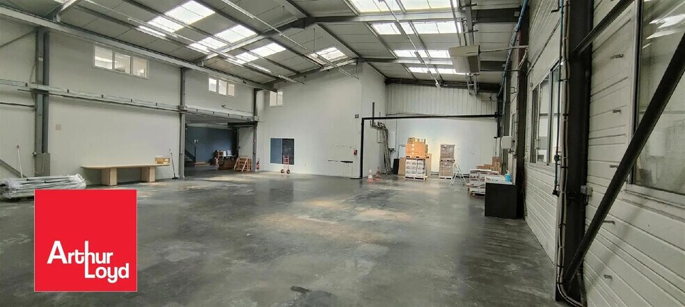 Flex in Mainvilliers for lease - Interior Photo - Image 1 of 4