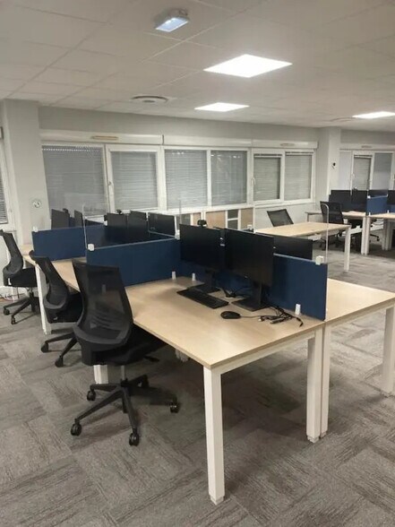 Office in Le Mans for lease - Building Photo - Image 1 of 9