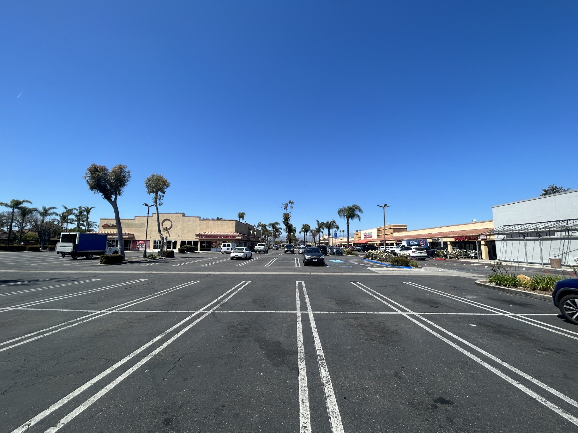 702-944 N Ventura Rd, Oxnard, CA for lease Building Photo- Image 1 of 9