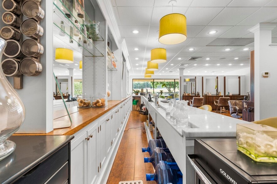 420 Post Rd W, Westport, CT for lease - Interior Photo - Image 3 of 22