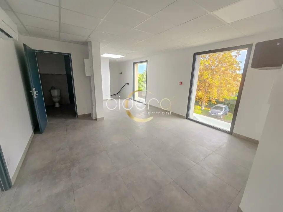 Office in COURNON-D'AUVERGNE for lease Interior Photo- Image 1 of 7