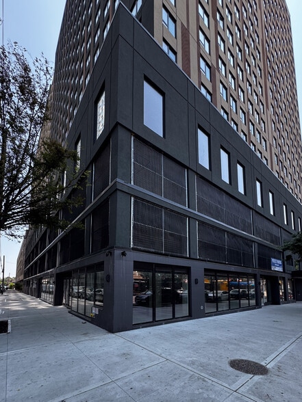 94-15 Sutphin Blvd, Jamaica, NY for lease - Building Photo - Image 3 of 9