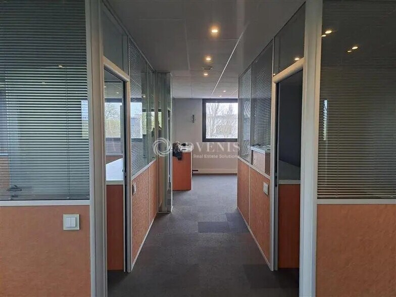 Office in Carquefou for lease - Interior Photo - Image 2 of 3