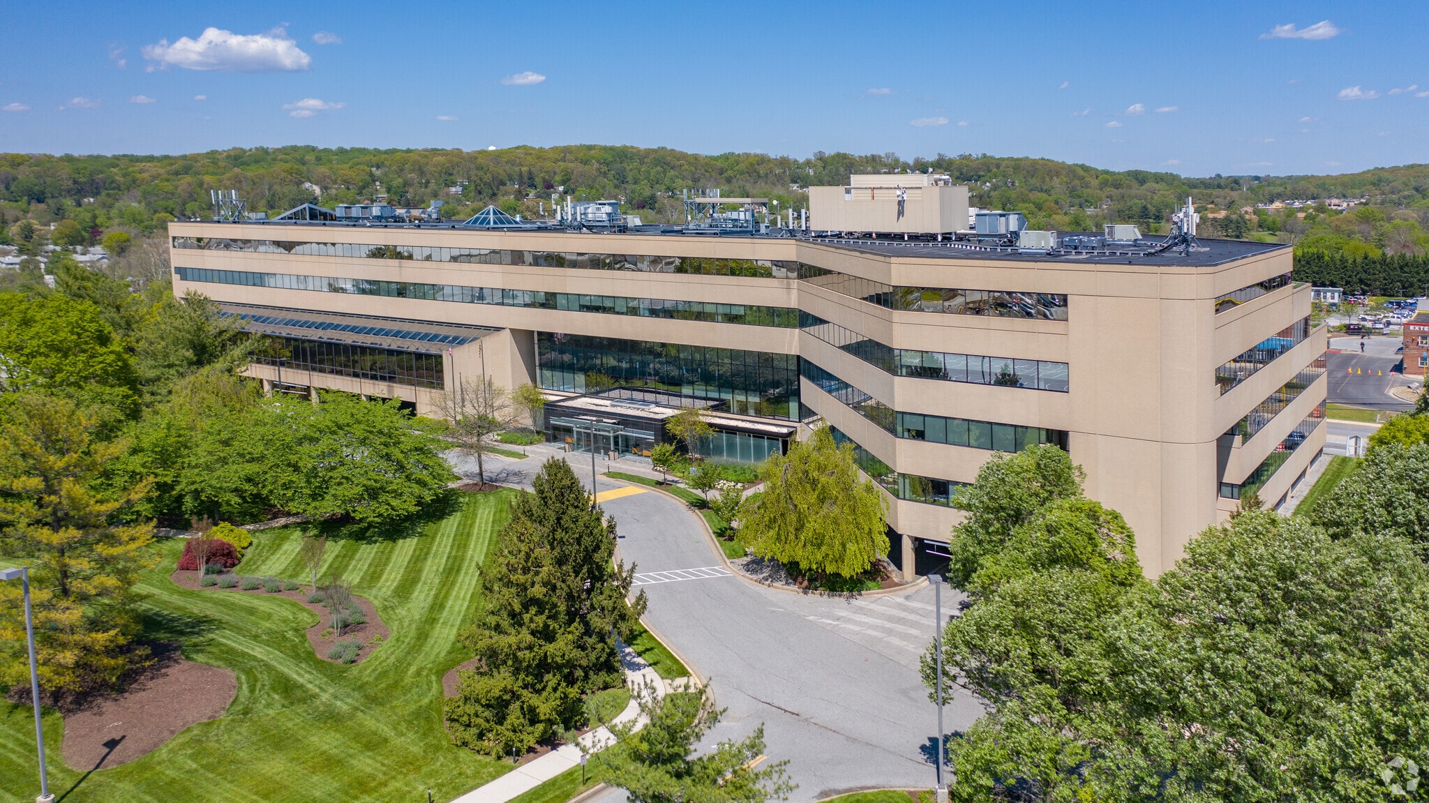 10150 York Rd, Hunt Valley, MD for lease Primary Photo- Image 1 of 6