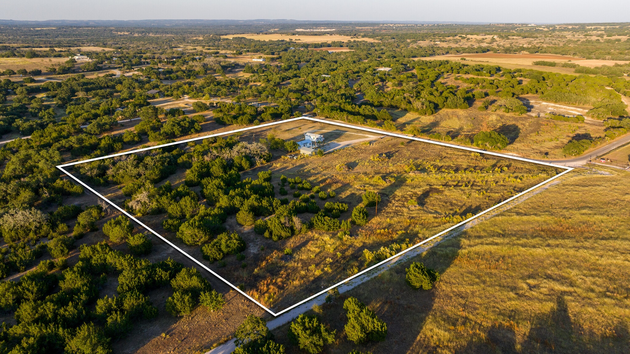 566 Rocky Rd, Hye, TX for sale Primary Photo- Image 1 of 28