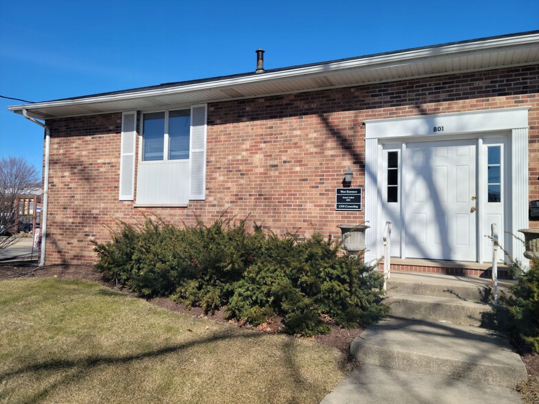 801 E Main St, St Charles, IL for lease - Primary Photo - Image 1 of 13