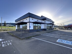 104 Clover Leaf Loop, Sutherlin, OR for lease Building Photo- Image 1 of 11