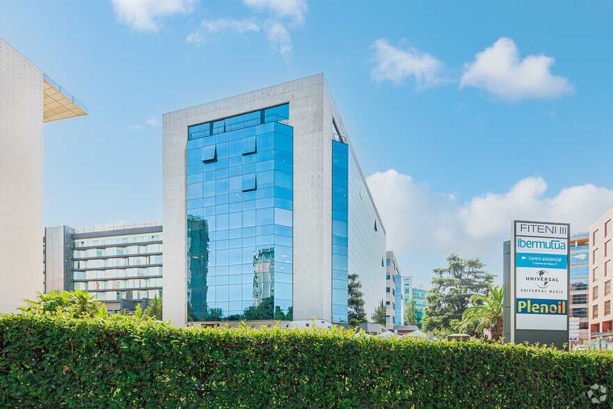 Calle de Torrelaguna, 64, Madrid, Madrid for lease - Building Photo - Image 2 of 4