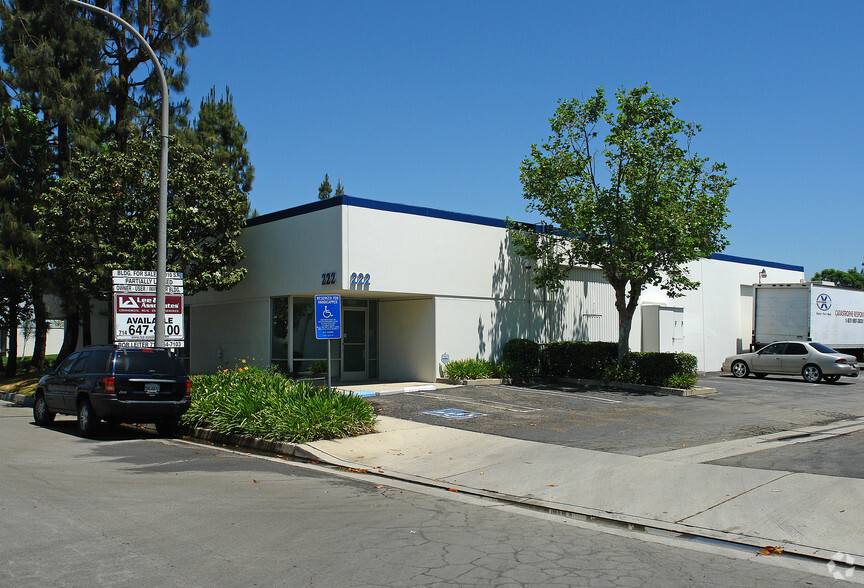 1390 Titan Way, Brea, CA for lease - Primary Photo - Image 1 of 7