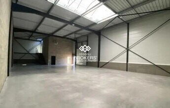 Flex in Champagne-sur-Oise for lease Interior Photo- Image 2 of 3