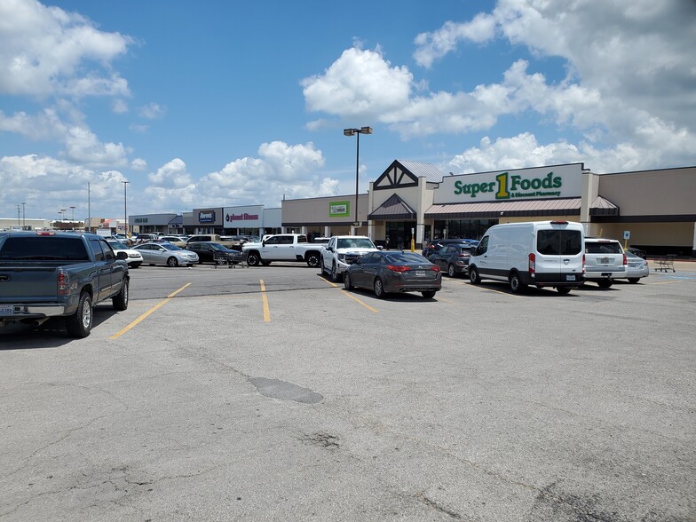 2000-2016 N Parkerson Ave, Crowley, LA for lease - Building Photo - Image 1 of 4