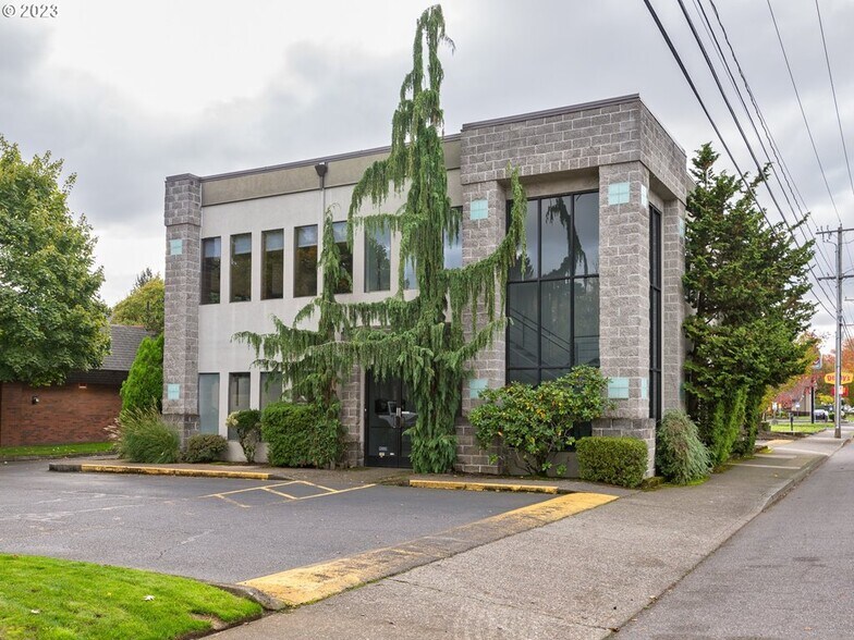 10524 Se Stark St, Portland, OR for sale - Building Photo - Image 1 of 1