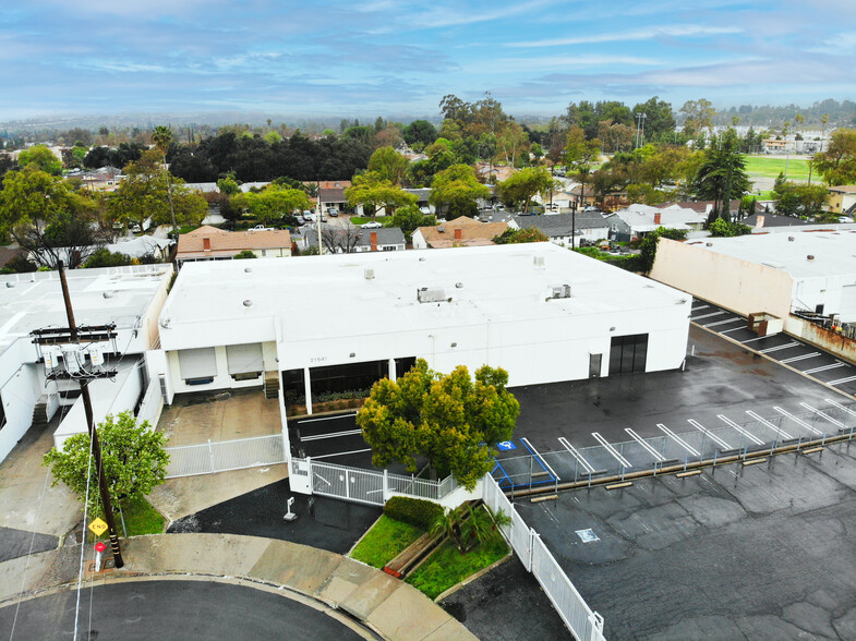 21541 Blythe St, Canoga Park, CA for lease - Building Photo - Image 1 of 15