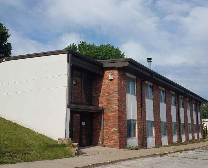 2670 Fleur Dr, Des Moines, IA 50321