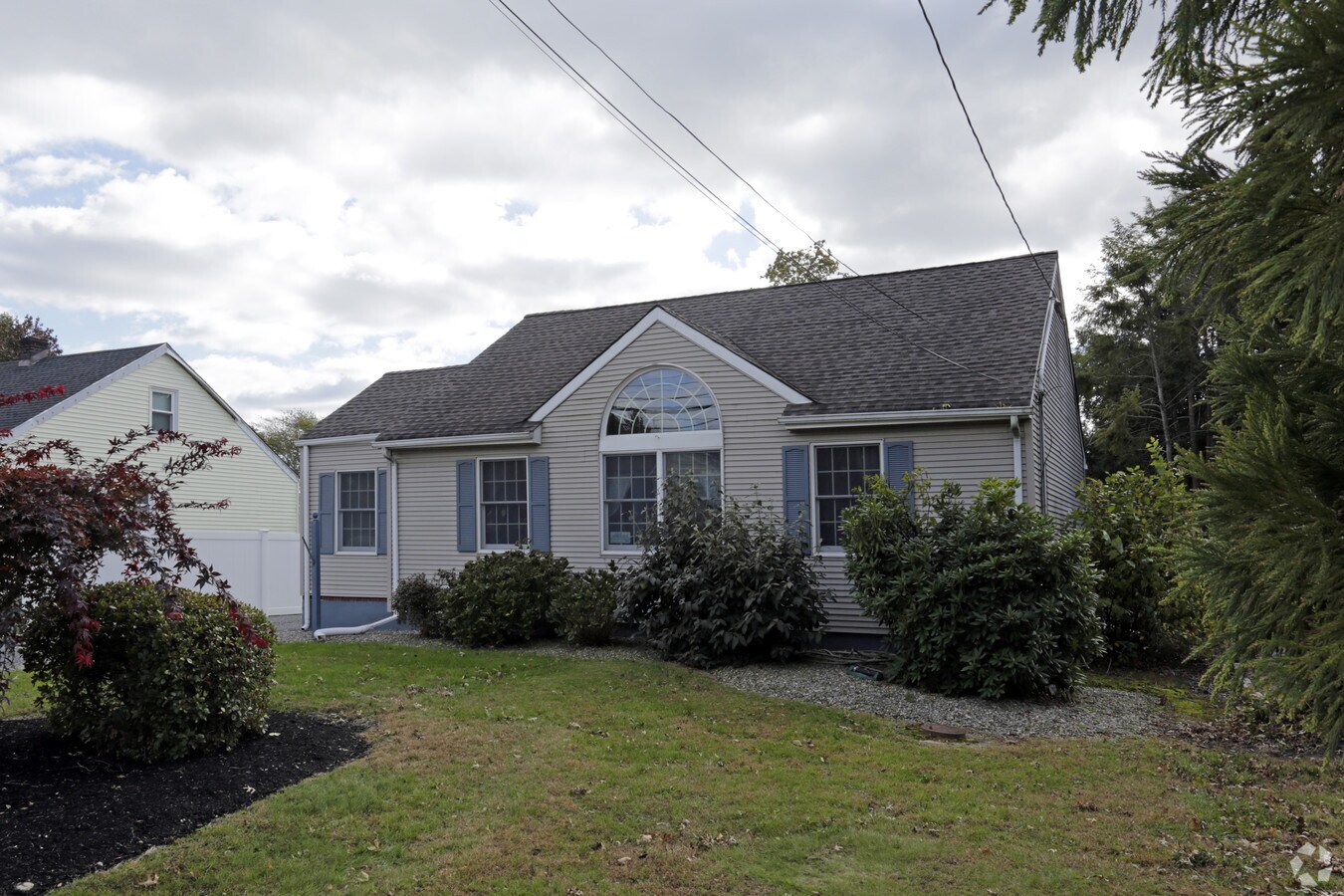 405 Ridge Rd, Dayton, NJ 08810