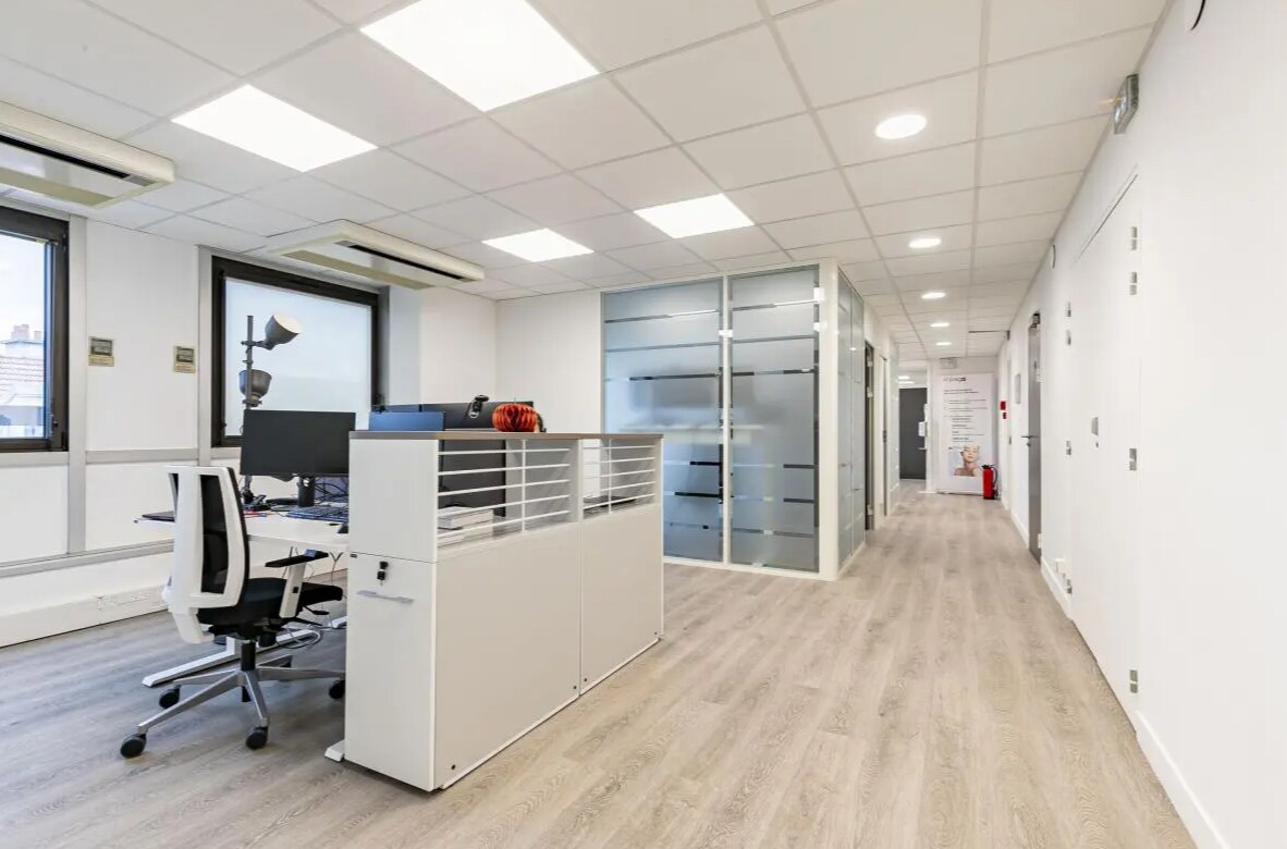 110 Rue Jules Guesde, Levallois-Perret, HDS 92300 - Unit 2 - - Interior Photo - Image 1 of 5