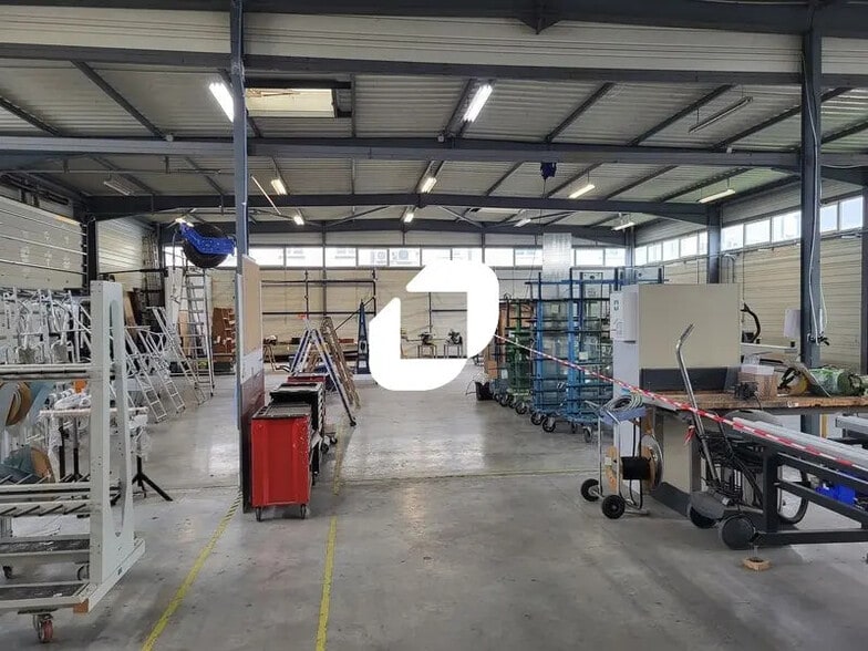 Flex in VILLENAVE-D'ORNON for sale - Interior Photo - Image 2 of 16