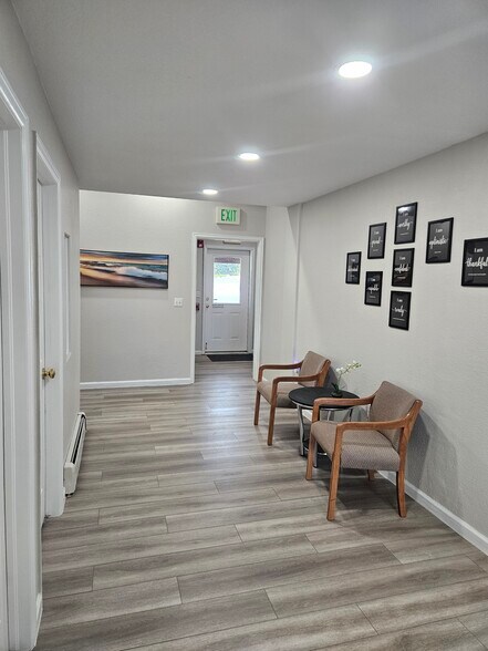 25997 Conifer Rd, Conifer, CO for sale - Interior Photo - Image 3 of 32