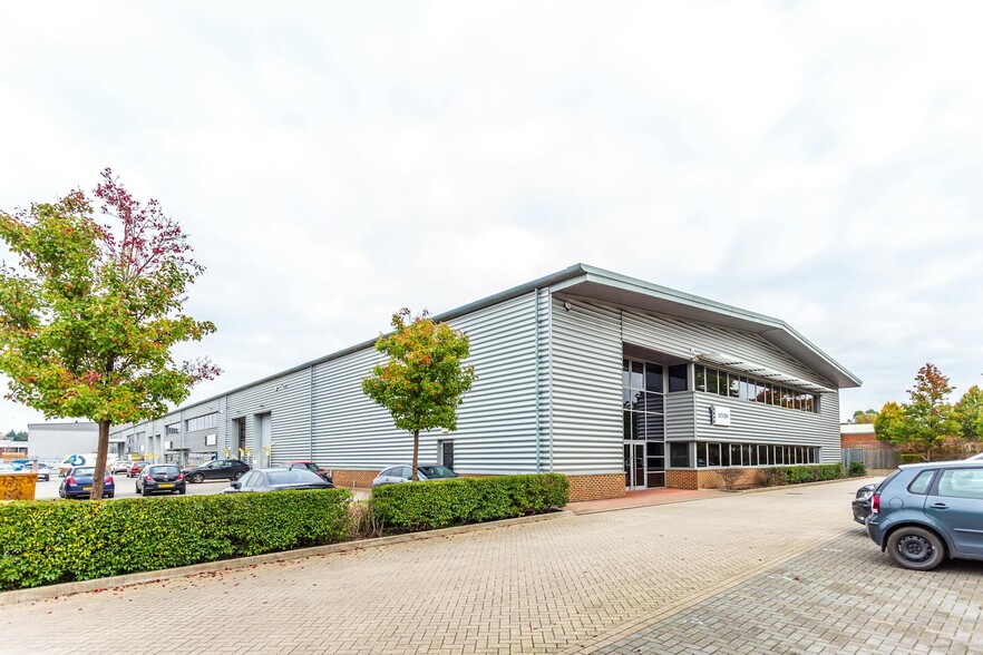 15 Doman Rd, Camberley for lease - Building Photo - Image 2 of 2