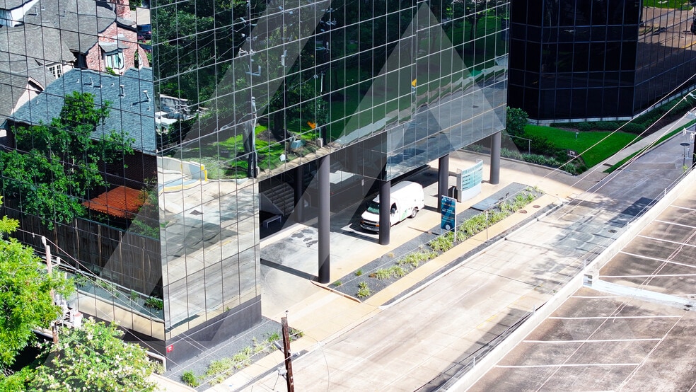 770 S Post Oak Ln, Houston, TX for lease - Building Photo - Image 3 of 23