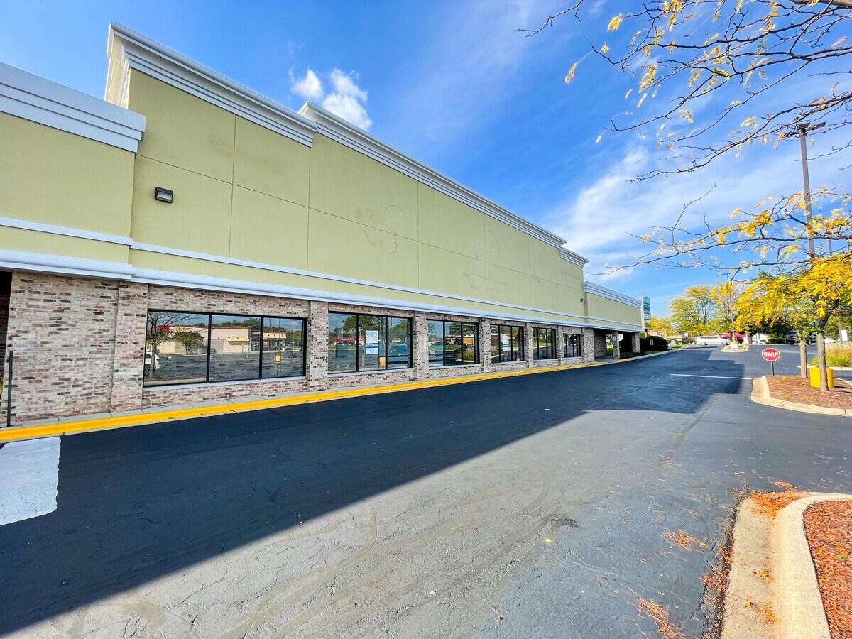 904994 W Army Trail Rd, Carol Stream, IL 60188