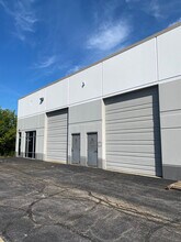 195 Kendall Point Dr, Oswego, IL for lease Interior Photo- Image 2 of 11