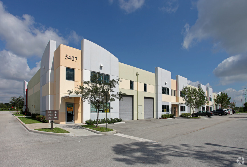 5401 N Haverhill Rd, West Palm Beach, FL for lease - Building Photo - Image 3 of 19