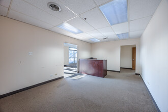 9930 Derby Ln, Westchester, IL for lease Building Photo- Image 2 of 5