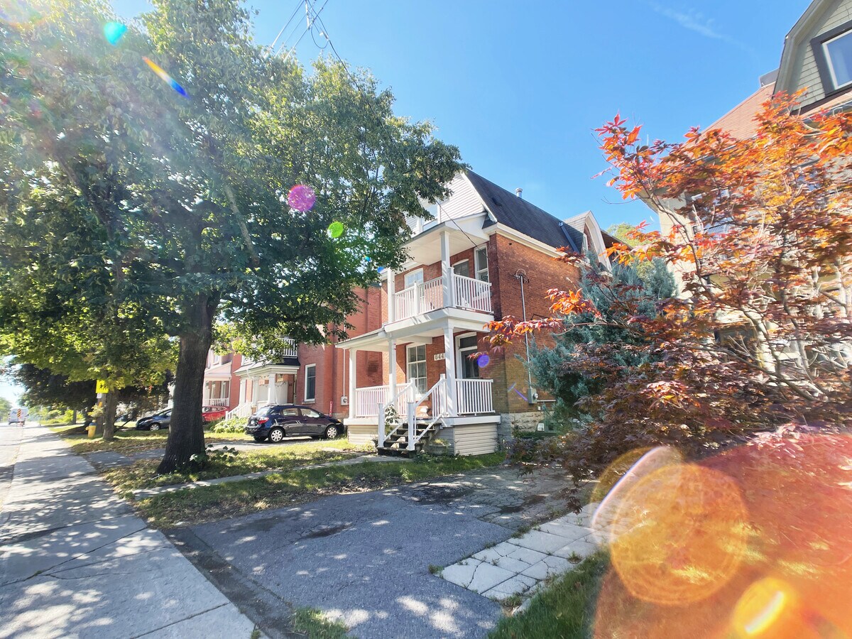 644 Chapel St, Ottawa, ON K1N 7Z9